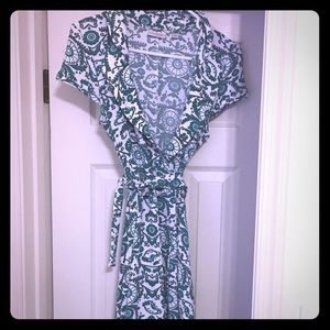 Eva Mendez knee length wrap dress!